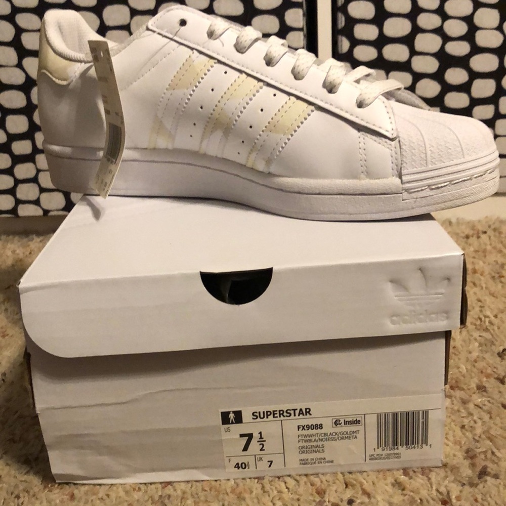 NIB Adidas Superstar White Leather, Shell toe w/ Camo 3 stripe. Never been worn!